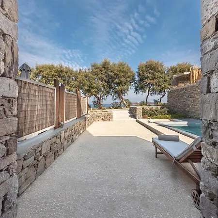 Paros Comfy Hotell 4*