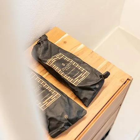 Paros Comfy מלון