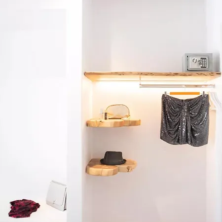 Paros Comfy Szálloda 4*