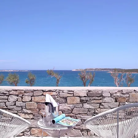 Paros Comfy מלון 4*