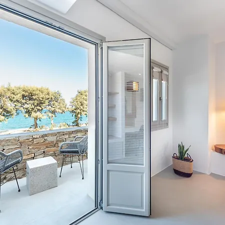 Paros Comfy Szálloda Náusza