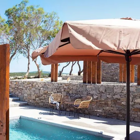 Paros Comfy מלון