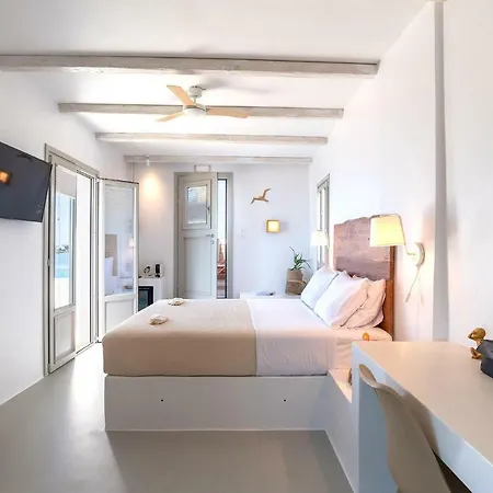 Paros Comfy Szálloda 4*