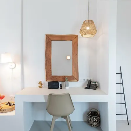 Paros Comfy Szálloda 4*