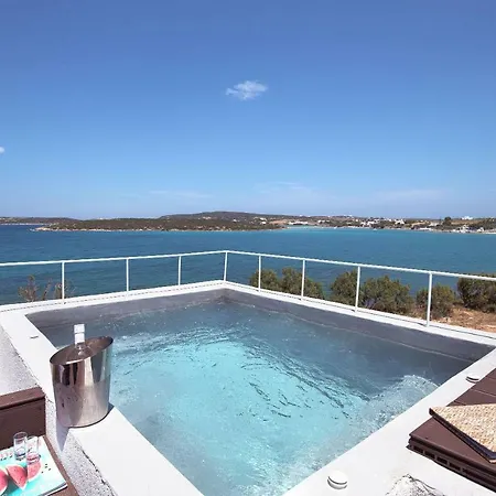 Paros Comfy 4* ناوسا