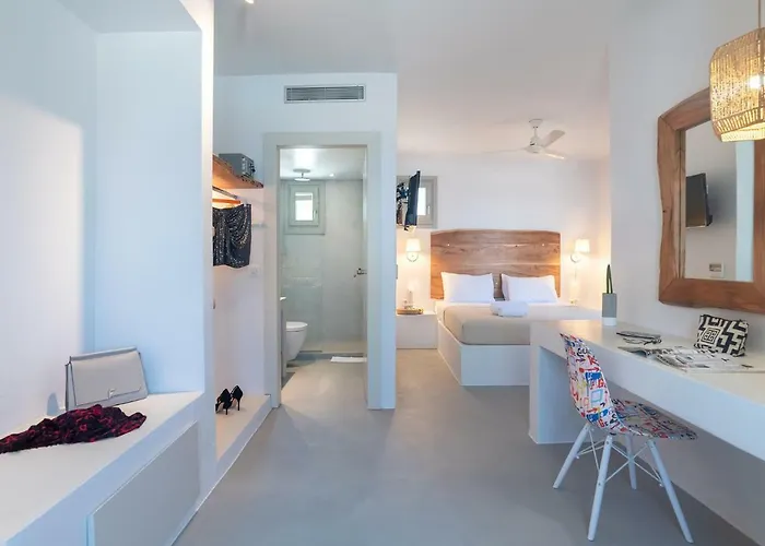 Paros Comfy Hotell 4*