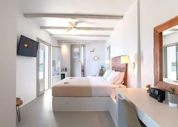 Paros Comfy Hotell 4*