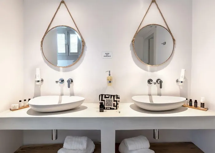 Hotell Paros Comfy 4*